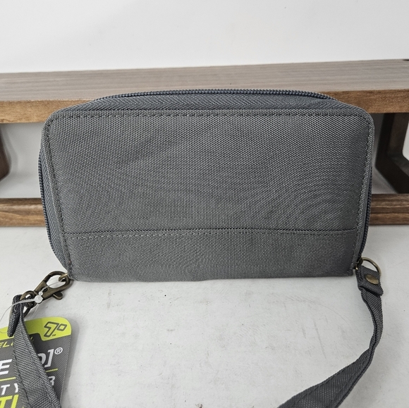 Travelon Gray RFID Blocking Wallet/wristlet NWT - Picture 5 of 7